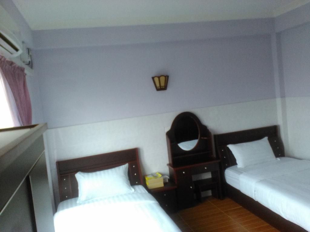 Hotel 99 Пин О Луин Екстериор снимка